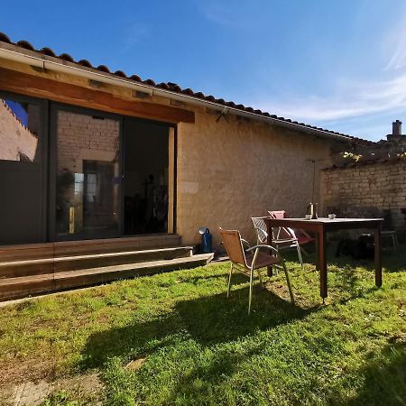 La Maison De Thomas Saint-Amant-de-Boixe Eksteriør bilde