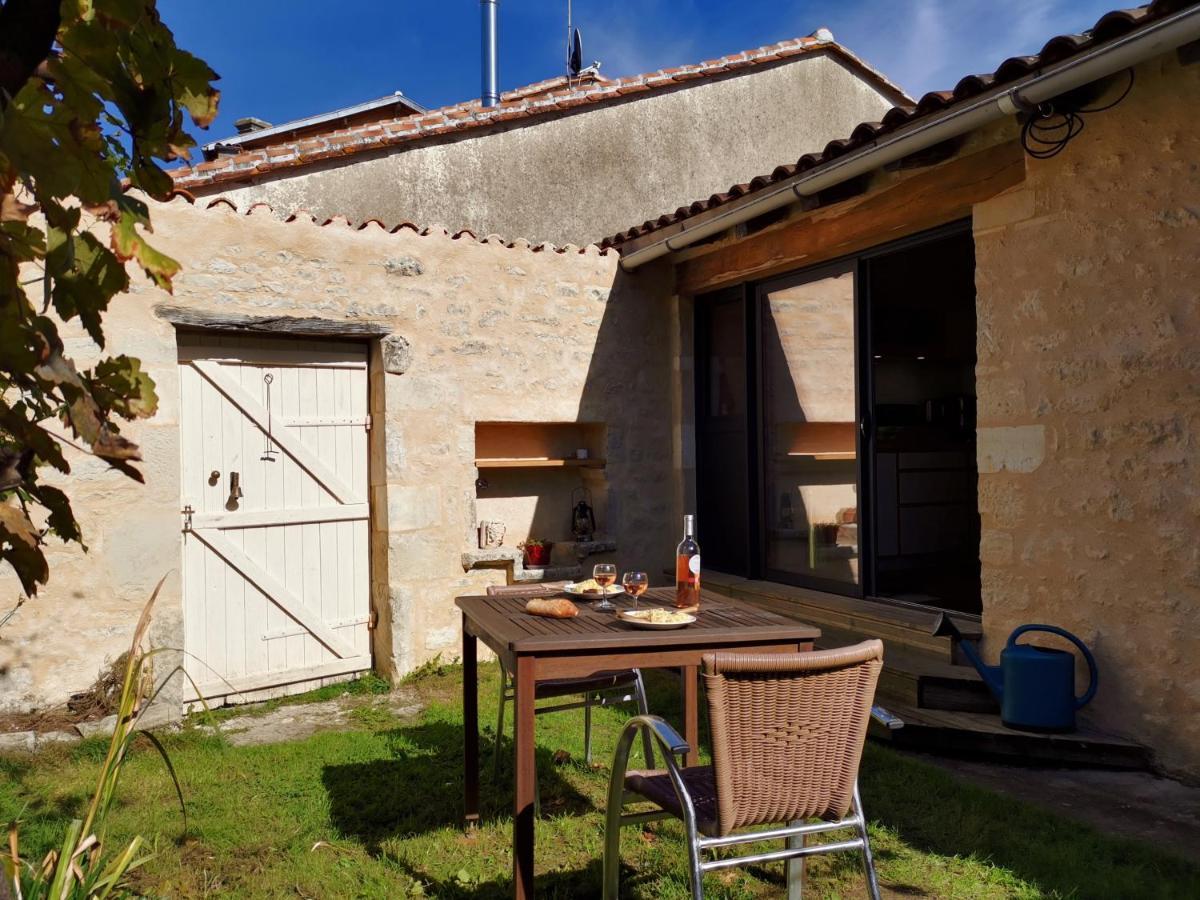 La Maison De Thomas Saint-Amant-de-Boixe Eksteriør bilde