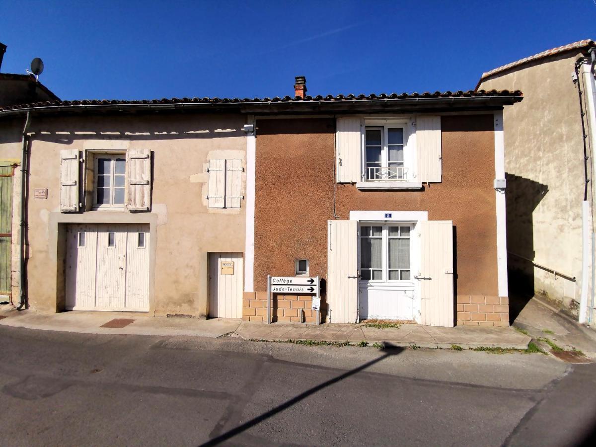 La Maison De Thomas Saint-Amant-de-Boixe Eksteriør bilde