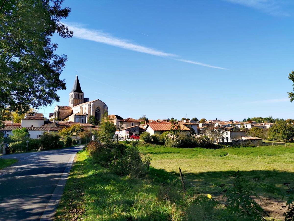 La Maison De Thomas Saint-Amant-de-Boixe Eksteriør bilde