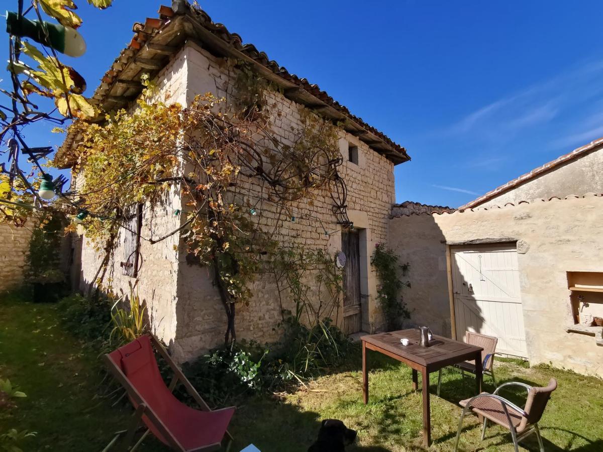 La Maison De Thomas Saint-Amant-de-Boixe Eksteriør bilde