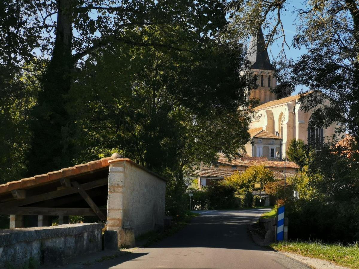 La Maison De Thomas Saint-Amant-de-Boixe Eksteriør bilde