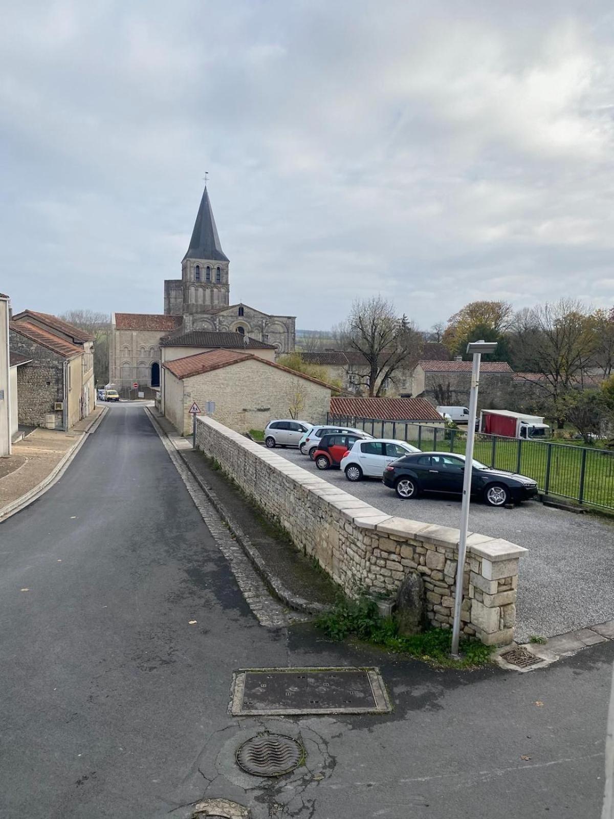La Maison De Thomas Saint-Amant-de-Boixe Eksteriør bilde